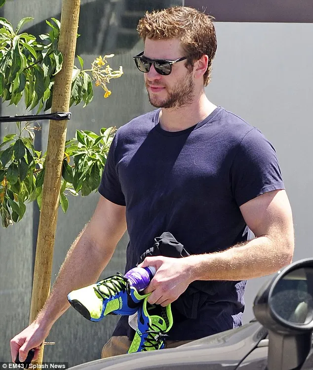 Liam Hemsworth shoes